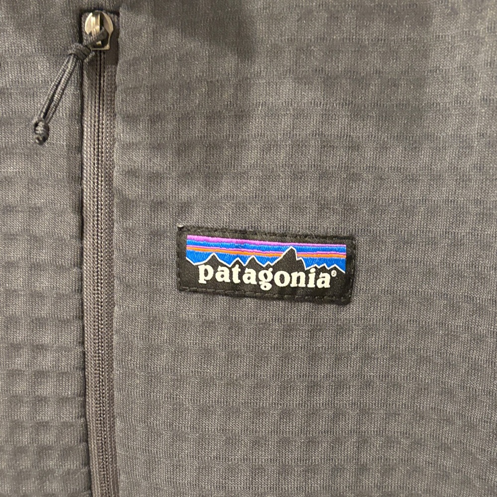 Patagonia Men's Dark Gray Pullover Jacket - Picture 2 of 5